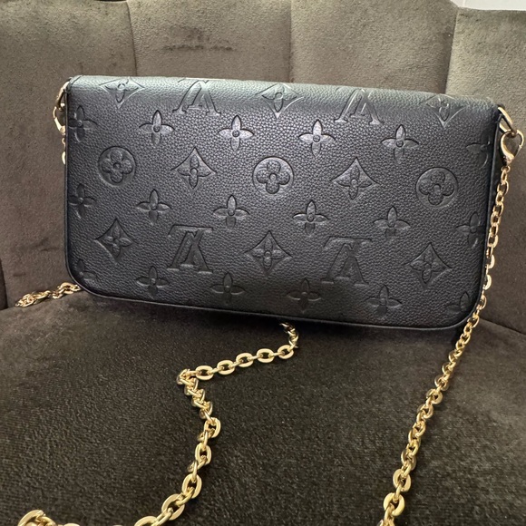 LV Black pochette - Picture 2 of 4